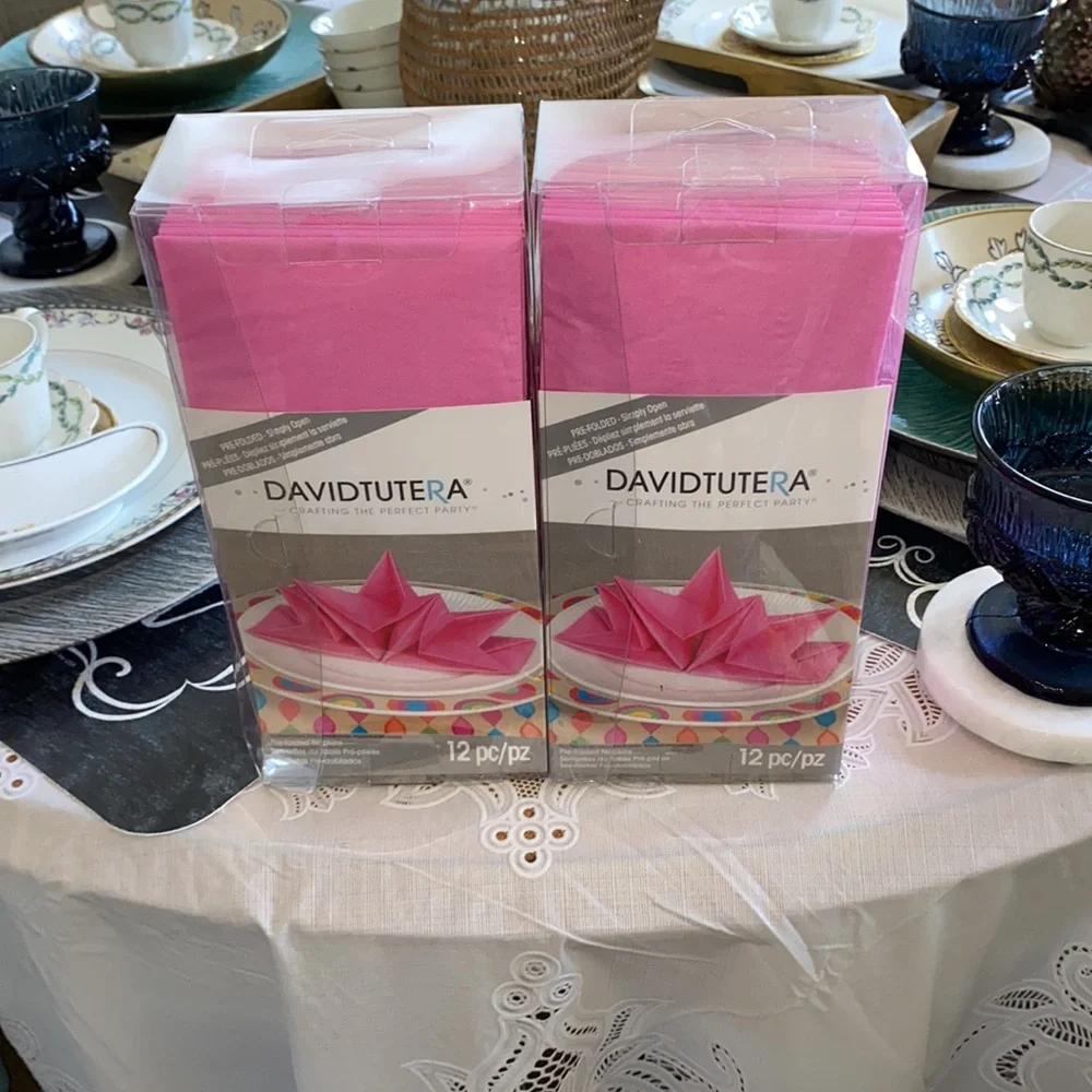 NEW WITH TAGS David Tutera Pre-Folded Pink Napkins—2 Pkg